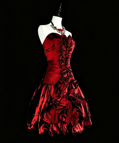 Mignonne Robe Courte de Bal A-ligne en Satin Sans Bretelles, Robe d'Anniversaire sans Manches, Robe de Cocktail Bourgogne DP05650