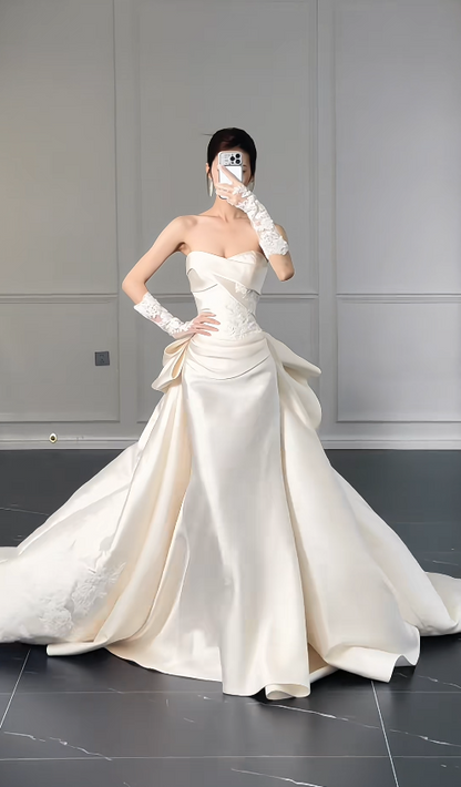 Elegantes Sweetheart-Etui-Brautkleid aus Satin, ärmellos, Weiß, DP05652