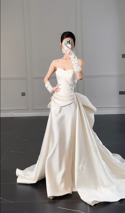 Elegantes Sweetheart-Etui-Brautkleid aus Satin, ärmellos, Weiß, DP05652