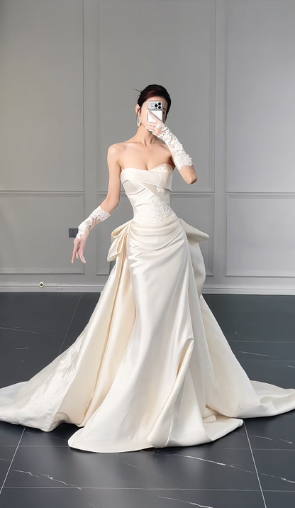 Elegantes Sweetheart-Etui-Brautkleid aus Satin, ärmellos, Weiß, DP05652