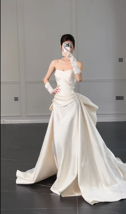 Elegantes Sweetheart-Etui-Brautkleid aus Satin, ärmellos, Weiß, DP05652