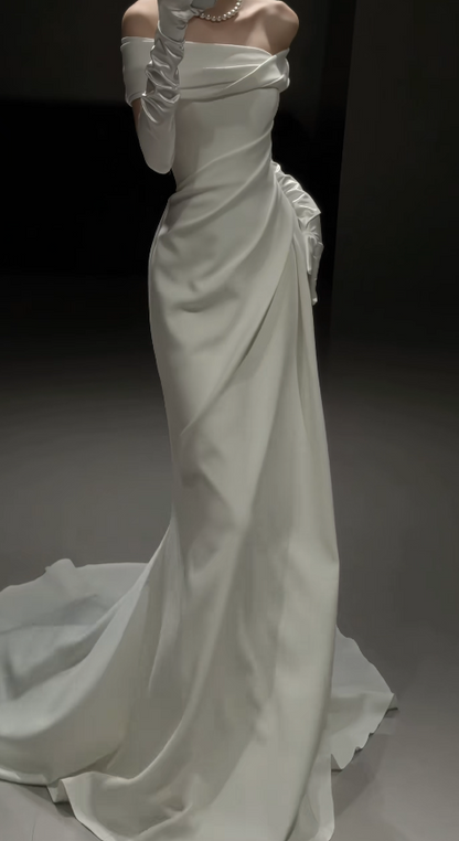 Zeitloses schulterfreies Etui-Hochzeitskleid Satin Brautkleid Weißes Brautkleid DP05671