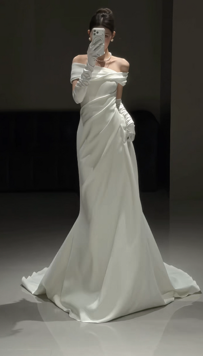 Zeitloses schulterfreies Etui-Hochzeitskleid Satin Brautkleid Weißes Brautkleid DP05671
