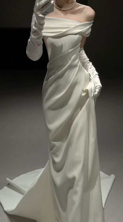 Zeitloses schulterfreies Etui-Hochzeitskleid Satin Brautkleid Weißes Brautkleid DP05671