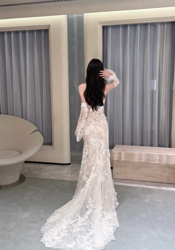 Timeless Halter Mermaid Wedding Dress Lace Applique Bridal Dress White Bridal Gown DP05671