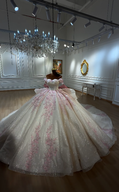 Wunderschönes schulterfreies Ballkleid Quinceañera Kleid Tüll Applikationen Langes Geburtstagsfeierkleid Weißes Sweet 16 Kleid DP05674