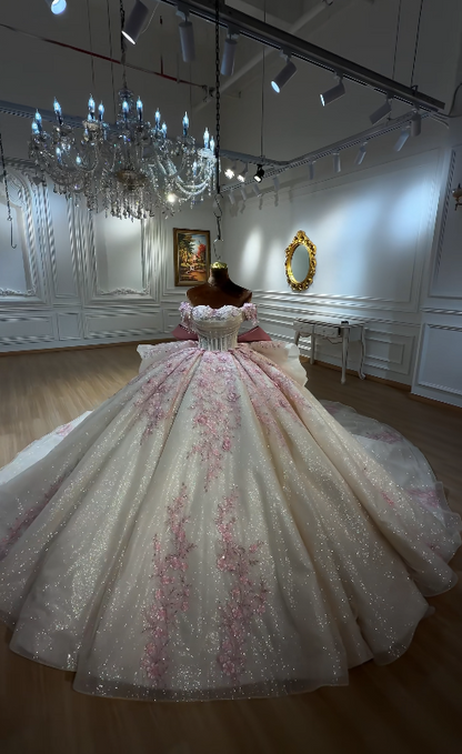 Wunderschönes schulterfreies Ballkleid Quinceañera Kleid Tüll Applikationen Langes Geburtstagsfeierkleid Weißes Sweet 16 Kleid DP05674