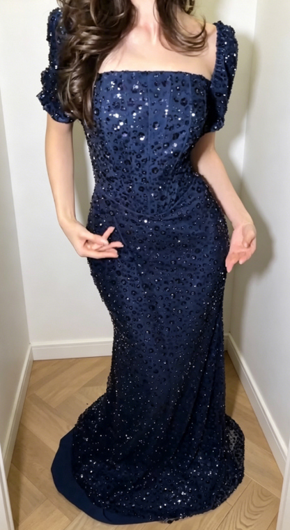 Schlichtes, knielanges Abendkleid aus Satin mit quadratischem Ausschnitt, marineblaues Ballkleid DP05687