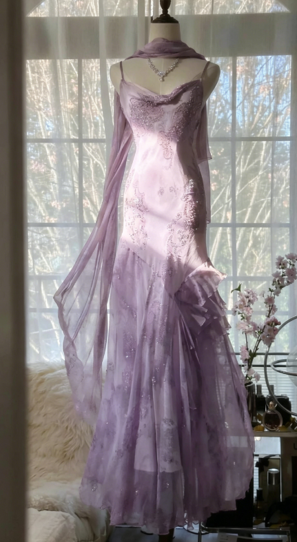 Elegantes lavendelfarbenes Hochzeitsgastkleid Spaghettiträger Etui Perlen Chiffon Langes Abendkleid DP05713