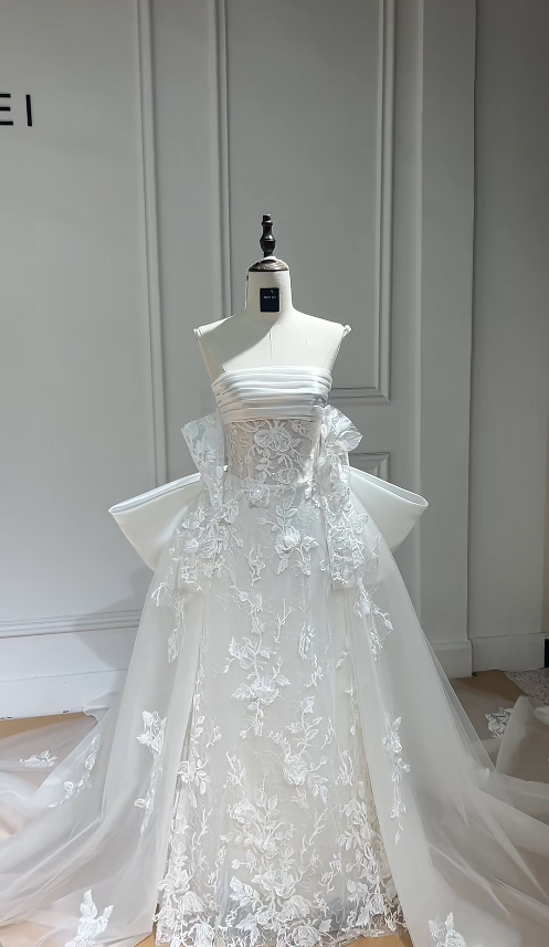 Elegant White Wedding Dress Strapless A-Line Bridal Gown Appliques Tulle Bridal Dress  DP05716