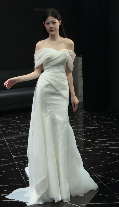 Timeless White Wedding Dress Off-shoulder Sheath Bridal Gown Chiffon Bridal Dress DP05720