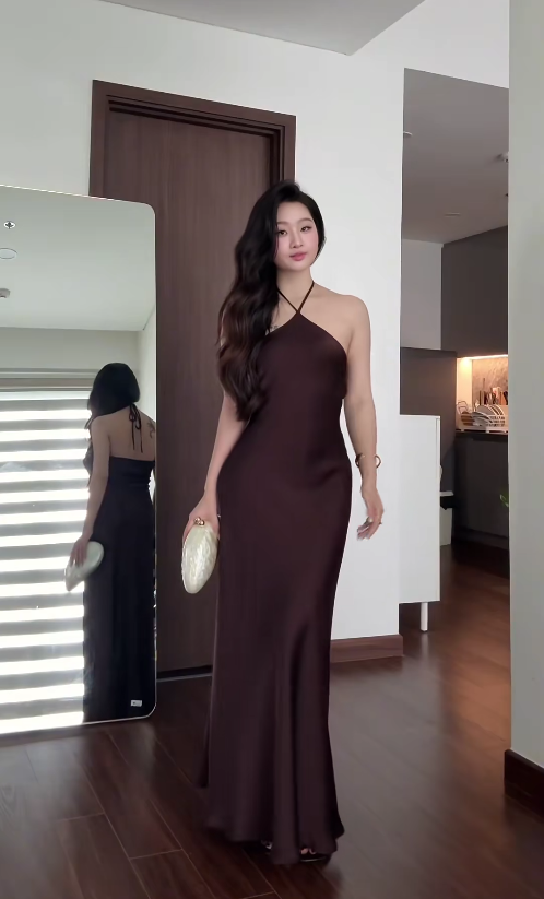 Robe de soirée longue fourreau simple en satin marron avec décolleté halter Robe de bal DP05725