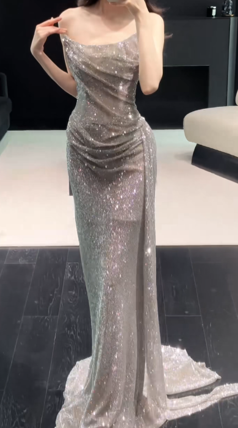 Elegantes langes Abendkleid in Silber, Tüll, Etui-Form, trägerloses Ballkleid DP05770