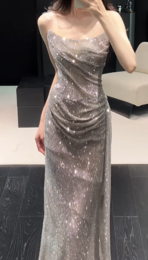 Elegantes langes Abendkleid in Silber, Tüll, Etui-Form, trägerloses Ballkleid DP05770