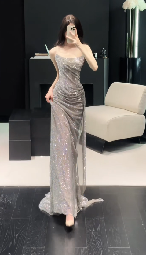Elegantes langes Abendkleid in Silber, Tüll, Etui-Form, trägerloses Ballkleid DP05770