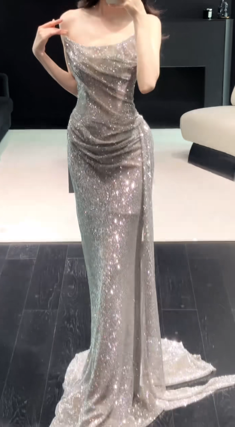 Elegantes langes Abendkleid in Silber, Tüll, Etui-Form, trägerloses Ballkleid DP05770
