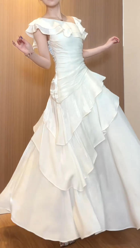 Elegantes weißes Geburtstags-Kleid, Etui-Abendkleid aus Chiffon mit asymmetrischem Kragen DP05772