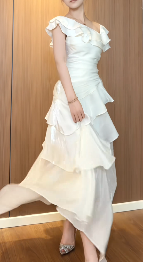 Elegantes weißes Geburtstags-Kleid, Etui-Abendkleid aus Chiffon mit asymmetrischem Kragen DP05772