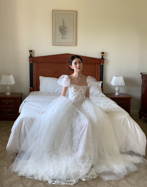 Modest Square A-Line Wedding Dress Lace Applique Bridal Gown White Bridal Dress DP05823