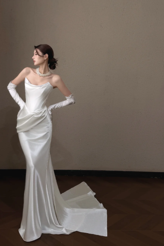 Simple Strapless Sheath Wedding Dress Satin Bridal Gown Sleeveless White Bridal Dress DP05898