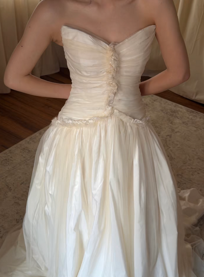 Simple Strapless A-Line Wedding Dress Satin Bridal Gown Sleeveless White Bridal Dress DP05900