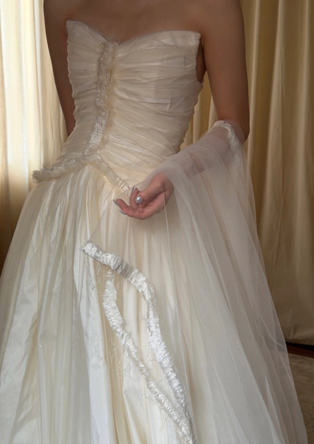 Simple Strapless A-Line Wedding Dress Satin Bridal Gown Sleeveless White Bridal Dress DP05900