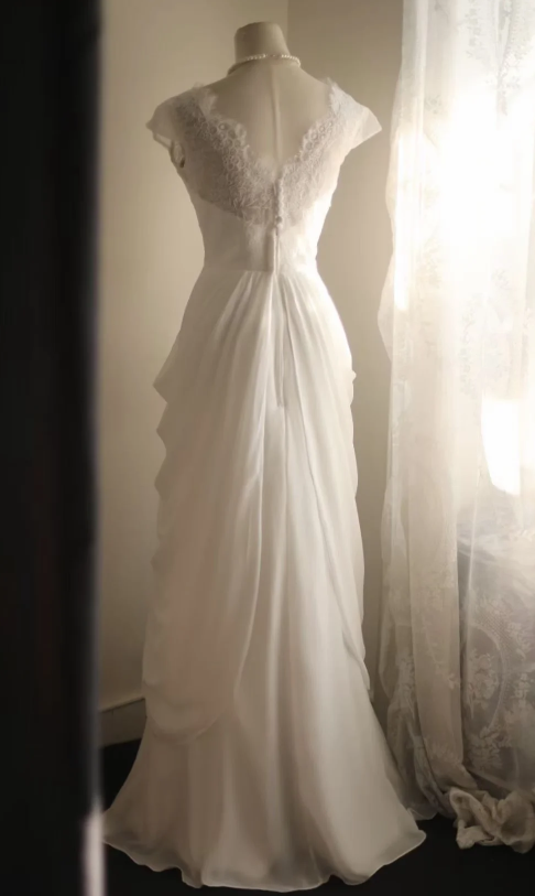 Modest V-neck White Wedding Dress Lace Satin Bridal Dress Sheath Bridal Gown DP06057