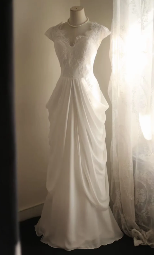 Modest V-neck White Wedding Dress Lace Satin Bridal Dress Sheath Bridal Gown DP06057
