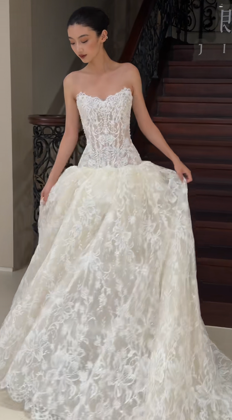 Modest Sweetheart White Wedding Dress Lace Bridal Dress A-Line Bridal Gown DP06058