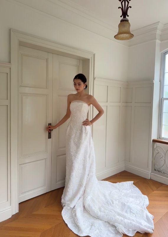 Modest Strapless White Wedding Dress Lace Beaded Bridal Dress Sheath Bridal Gown DP06122