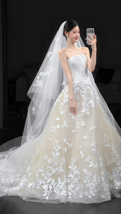 Simple Strapless A-Line Wedding Dress Tulle Bridal Dress White Sleeveless Bridal Gown DP06412