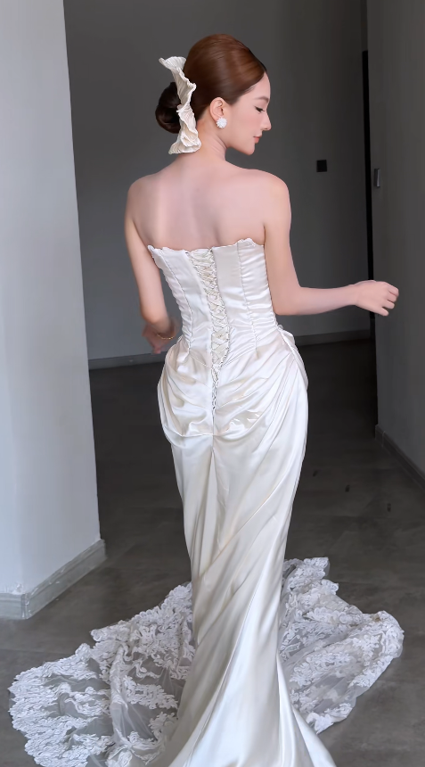 Chic White Sheath Satin Long Wedding Dress DP06774