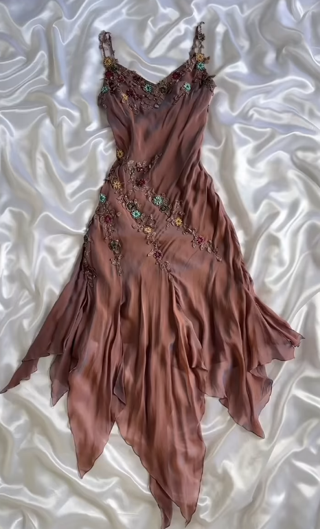 Robe Courte de Soirée Chic Marron Clair Fourreau en Mousseline Robe d'Anniversaire DP07009