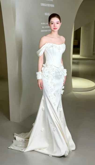 Glamours White Bridal Gown Satin Sheath Wedding Dress DP07054