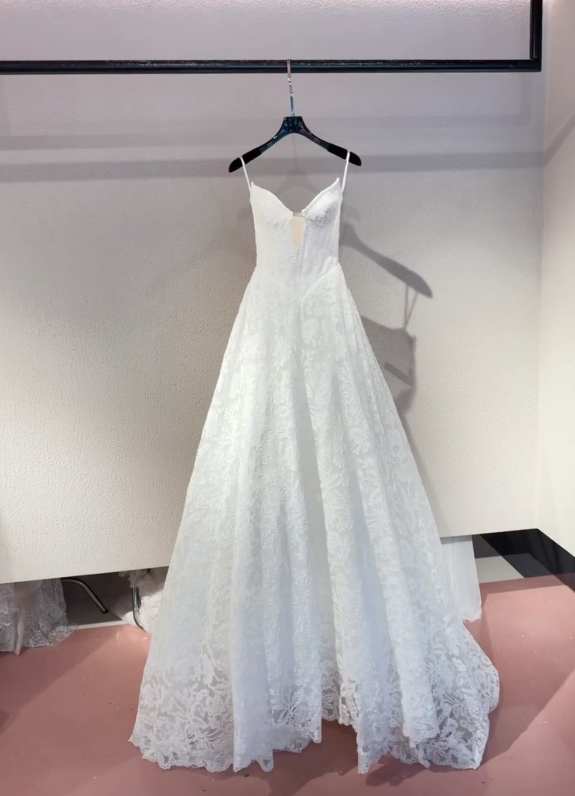 Glamours White Bridal Gown Lace A-line Wedding Dress DP07057
