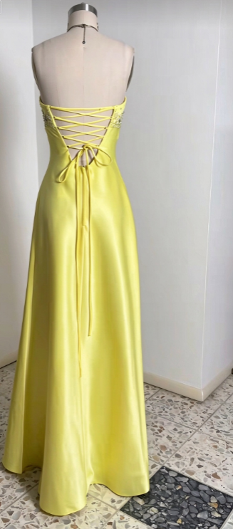 Robe de bal fourreau longue sans bretelles en satin jaune DP07484