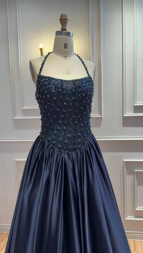 Robe de bal longue coupe trapèze en satin bleu marine DP07491