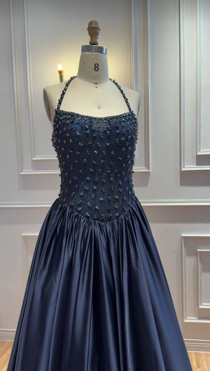 Robe de bal longue coupe trapèze en satin bleu marine DP07491