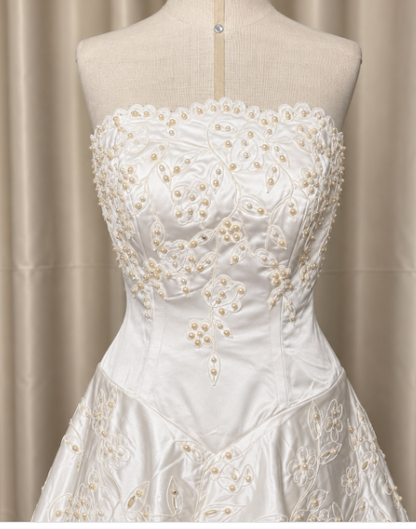 Elegant White A-Line Tulle Wedding Dress for Brides DP07616