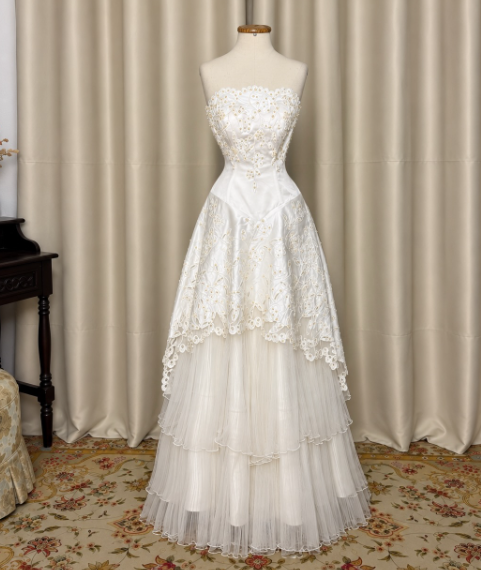 Elegant White A-Line Tulle Wedding Dress for Brides DP07616