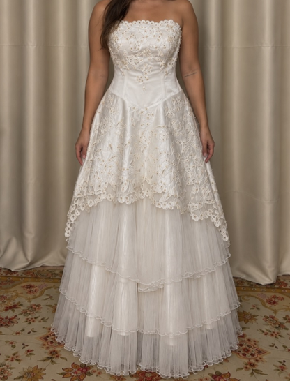 Elegant White A-Line Tulle Wedding Dress for Brides DP07616