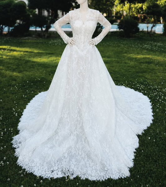 Elegant White A-Line Lace Wedding Dress for Brides DP07617