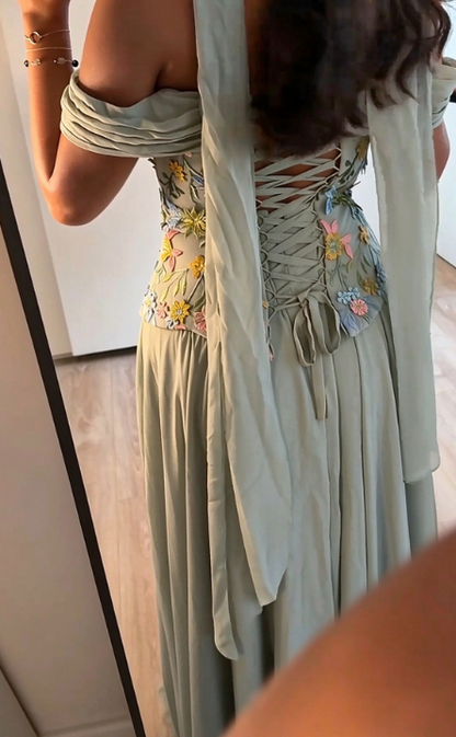Bezauberndes Abendkleid in Salbeigrün mit Stickerei, Etuikleid aus Chiffon, lang, DP07931