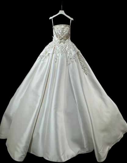 Reizendes trägerloses A-Linien-Brautkleid in Lang, perlenbesetztes Brautkleid, weißes Satin-Brautkleid DP07938