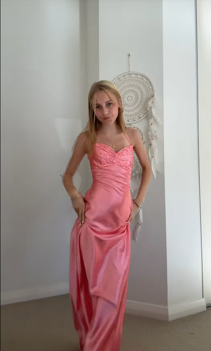 Niedliches langes Etuikleid aus Satin, rosa Ballkleid  DP07983