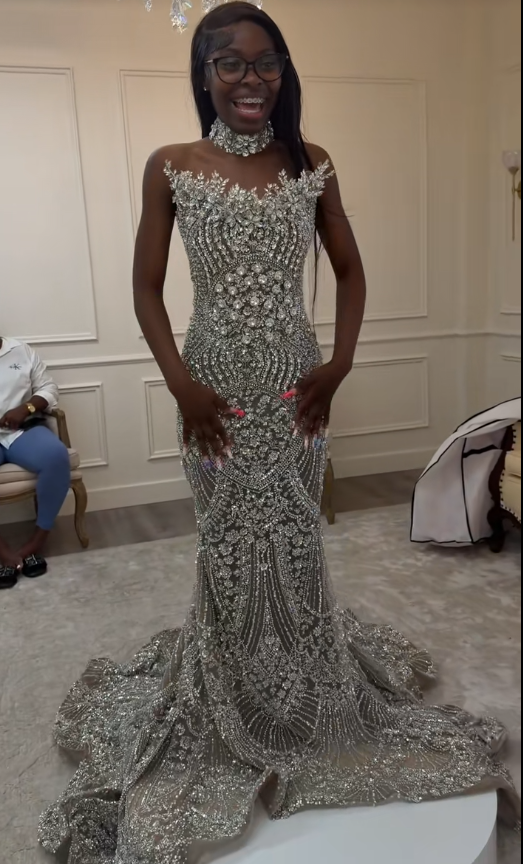 Élégante robe de soirée longue fourreau en tulle perlé argenté DP08004