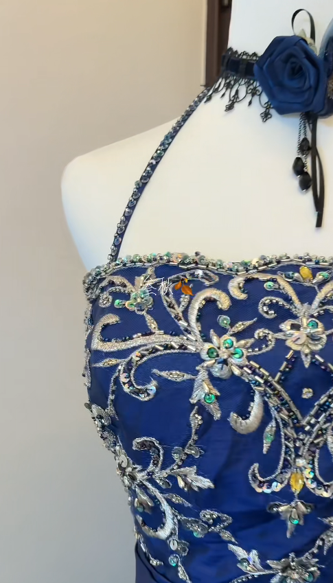 Chic Robe de Soir Longue Bustier Trapèze en Satin  Robe de Bal Bleue à Appliques DP08018