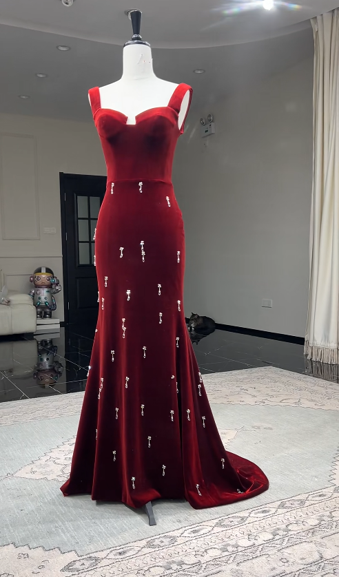 Robe de soirée longue fourreau en velours bordeaux chic à bretelles DP08019