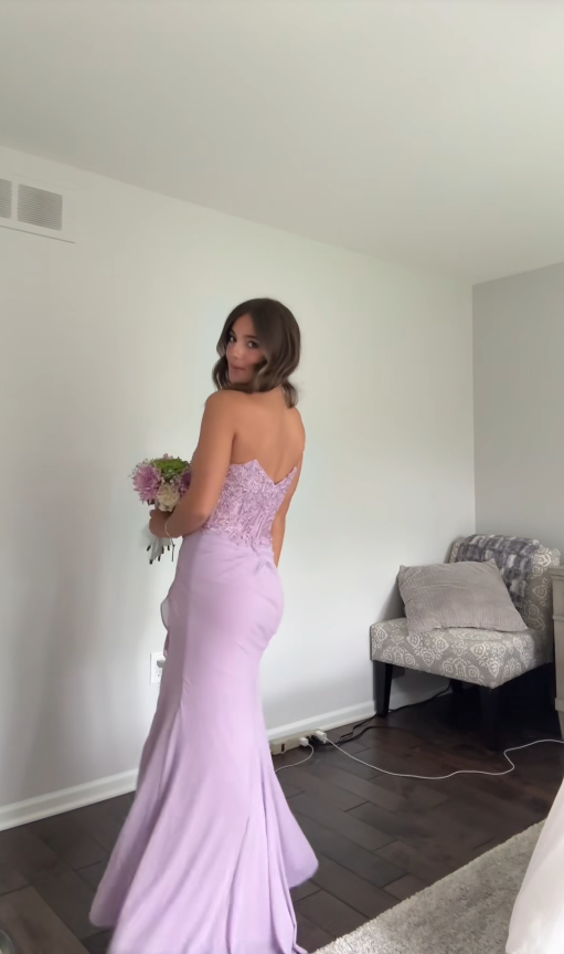Niedliches figurbetontes langes Abendkleid aus Chiffon, lila Ballkleid DP08044