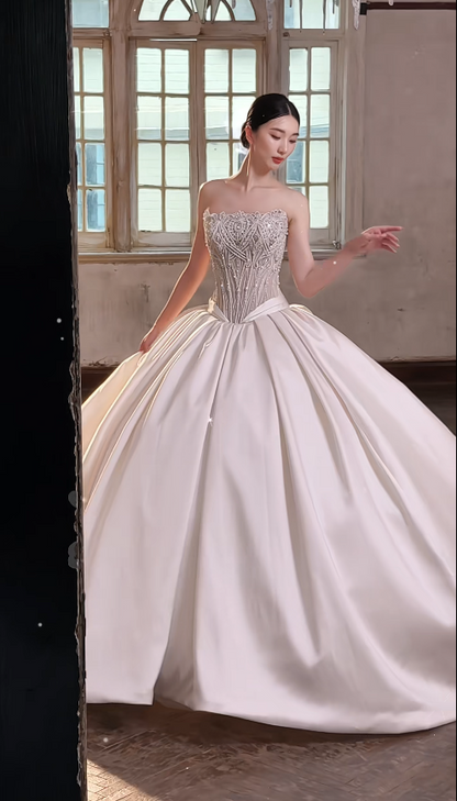 Robe de mariée simple sans bretelles en satin coupe trapèze, robe de mariée blanche DP08056